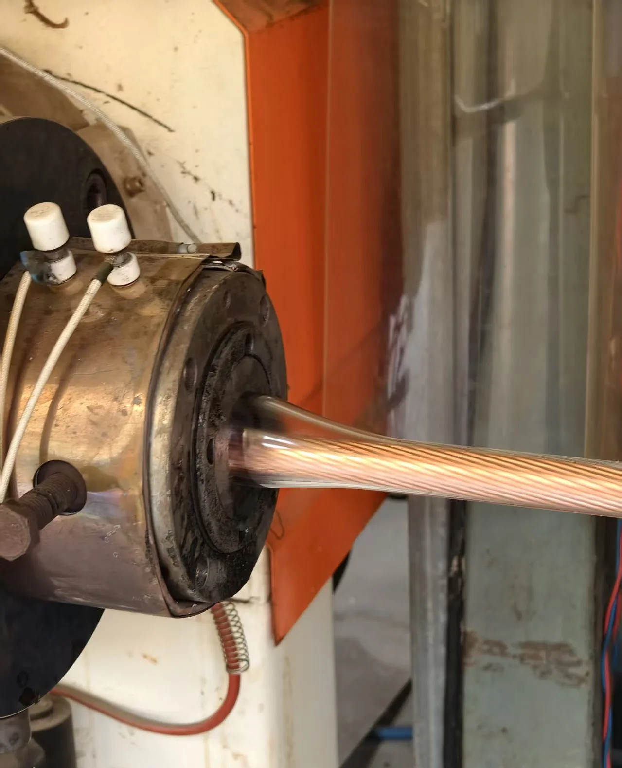 Stranded copper conductor leaving the compaction die on the production line