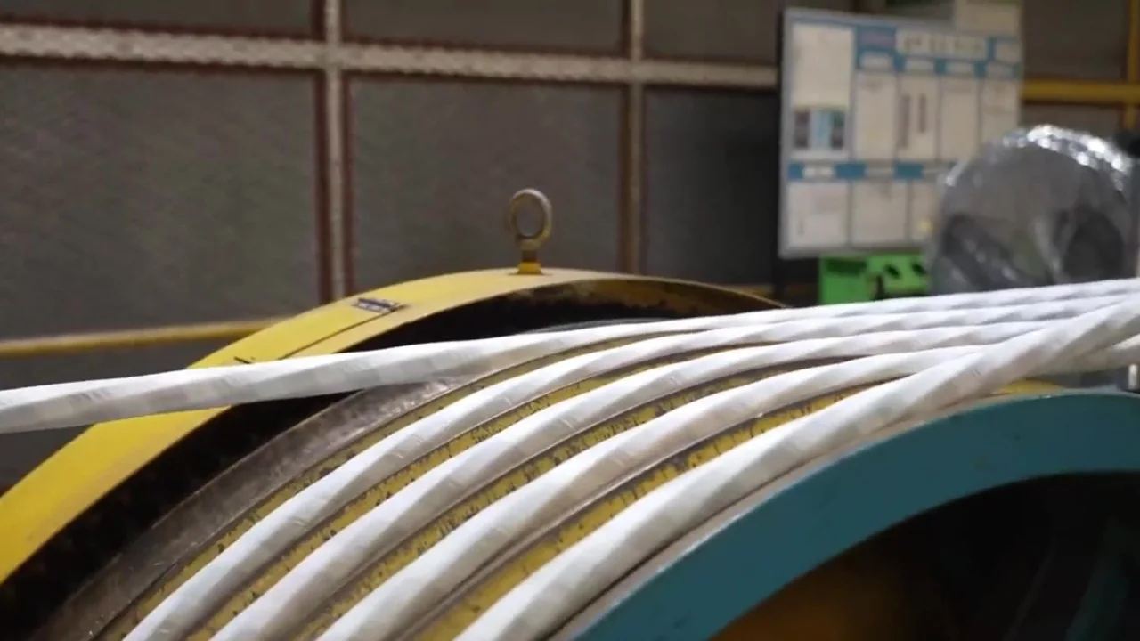 Insulated cores being laid up on the cabling machine